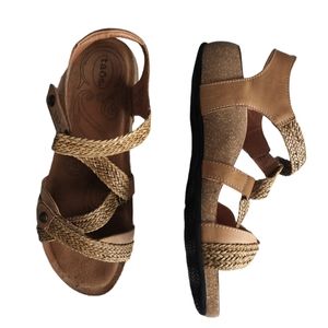 TAOS women's Trulie sandals in camel size 9.5